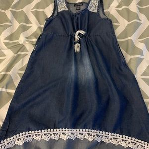 Today I am selling a dress that is very pretty & design full!